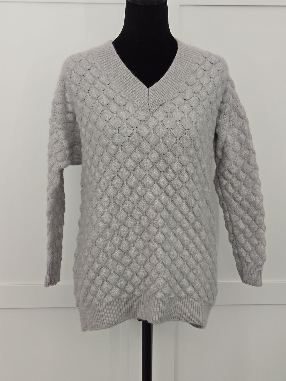 Garnet Hill 100% Cashmere Gray Honeycomb Pattern Slouchy Soft V-Neck Sweater S
